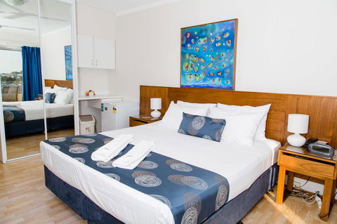 Cullen Bay Resorts - Accommodation Gladstone 7