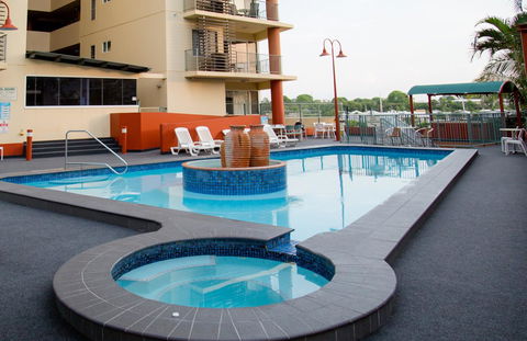 Cullen Bay Resorts - Accommodation Gladstone 3