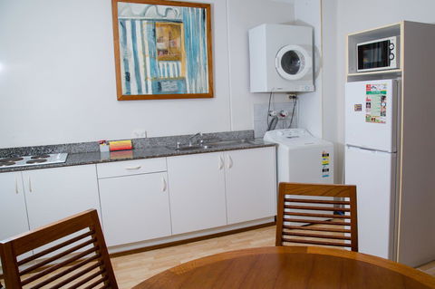 Cullen Bay Resorts - Accommodation Gladstone 5