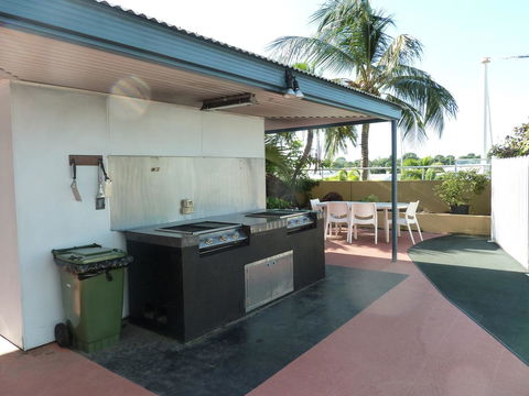 Cullen Bay Resorts - Accommodation Gladstone 19