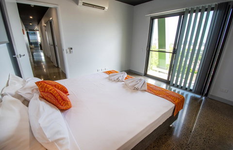 Magnum Serviced Apartments - Accommodation Gladstone 34