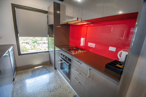 Magnum Serviced Apartments - Accommodation Gladstone 7