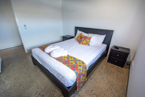 Magnum Serviced Apartments - Accommodation Gladstone 9