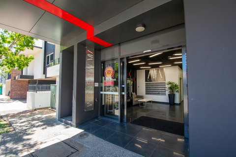 Magnum Serviced Apartments - Accommodation Gladstone 25