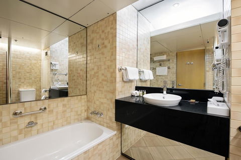 DoubleTree By Hilton Esplanade Darwin - Accommodation Gladstone 11
