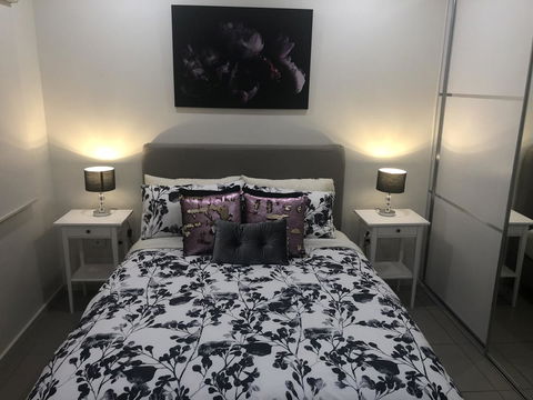 Darwin-Ocean Views, Tropical Getaway, Pool & Aircon - Accommodation Gladstone 2