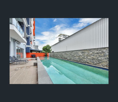 Darwin-Ocean Views, Tropical Getaway, Pool & Aircon - Accommodation Gladstone 18