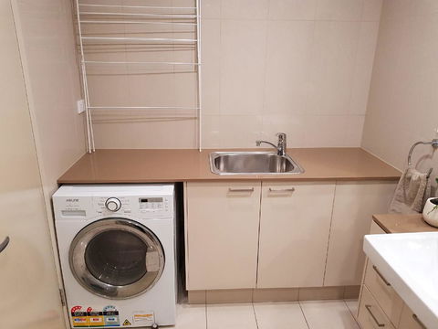 Darwin-Ocean Views, Tropical Getaway, Pool & Aircon - Accommodation Gladstone 16