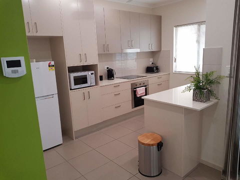 Darwin-Ocean Views, Tropical Getaway, Pool & Aircon - Accommodation Gladstone 8