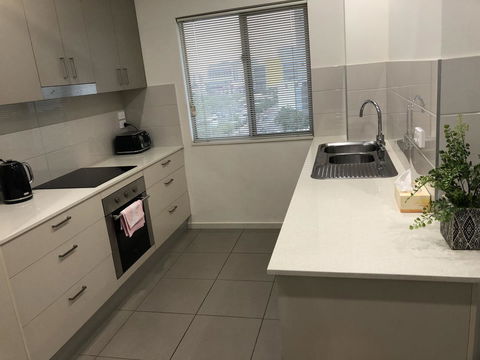 Darwin-Ocean Views, Tropical Getaway, Pool & Aircon - Accommodation Gladstone 10