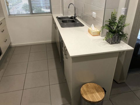 Darwin-Ocean Views, Tropical Getaway, Pool & Aircon - Accommodation Gladstone 11