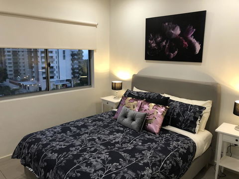Darwin-Ocean Views, Tropical Getaway, Pool & Aircon - Accommodation Gladstone 0