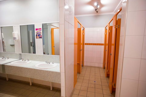 Melaleuca On Mitchell - Darwin YHA - Accommodation Gladstone 3