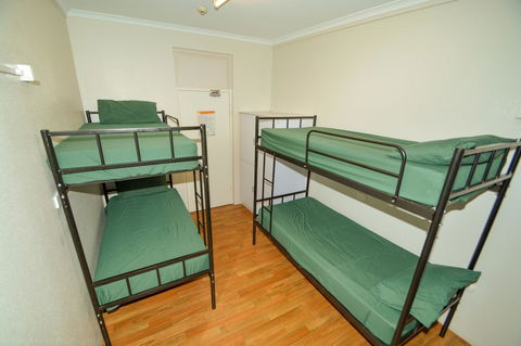 Chillis Backpackers - Accommodation Gladstone 7