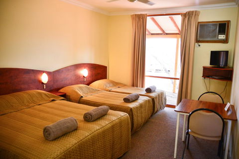 Erldunda Desert Oaks Resort - Accommodation Gladstone 37