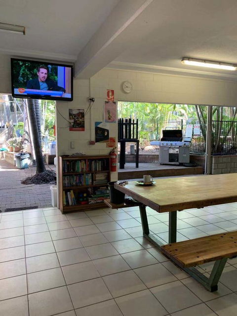 Frogs-Hollow Backpackers - Accommodation Gladstone 17