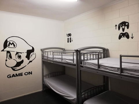 Frogs-Hollow Backpackers - Accommodation Gladstone 38