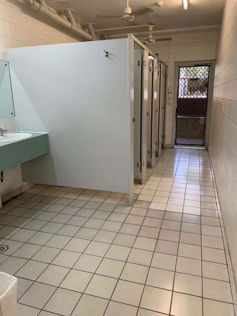 Frogs-Hollow Backpackers - Accommodation Gladstone 23