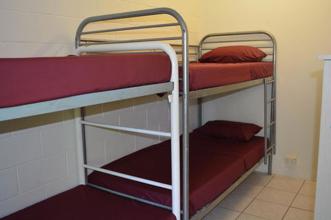 Frogs-Hollow Backpackers - Accommodation Gladstone 3
