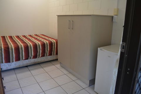 Frogs-Hollow Backpackers - Accommodation Gladstone 10