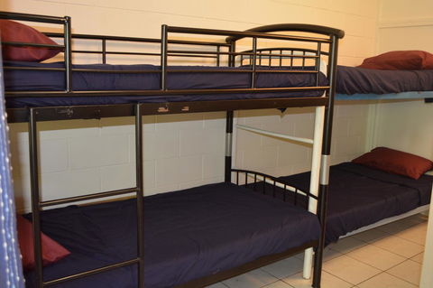 Frogs-Hollow Backpackers - Accommodation Gladstone 7