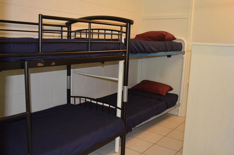 Frogs-Hollow Backpackers - Accommodation Gladstone 5