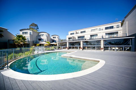 Corrigans Cove - Accommodation Gladstone 0