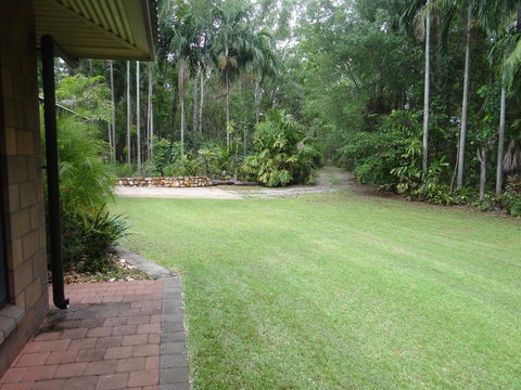 DARWIN'S SHADY ACRES RETREAT - Accommodation Gladstone 9