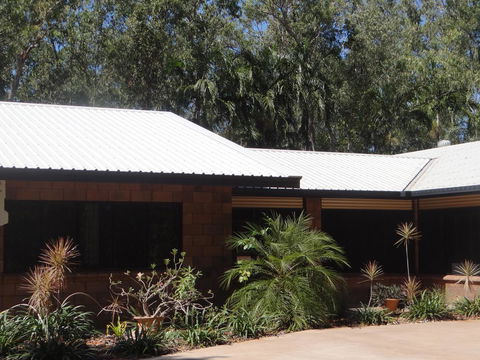 DARWIN'S SHADY ACRES RETREAT - Accommodation Gladstone 5