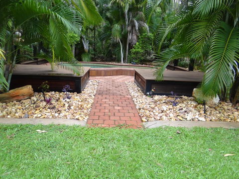 DARWIN'S SHADY ACRES RETREAT - Accommodation Gladstone 10