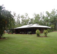 DARWIN'S SHADY ACRES RETREAT - Accommodation Gladstone