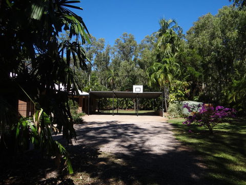 DARWIN'S SHADY ACRES RETREAT - Accommodation Gladstone 4