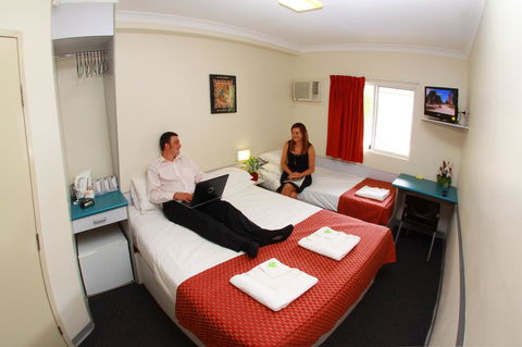 Value Inn - Accommodation Gladstone 12
