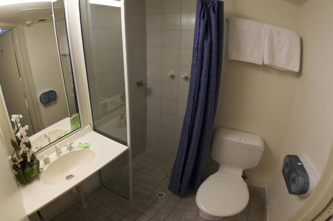 Value Inn - Accommodation Gladstone 13
