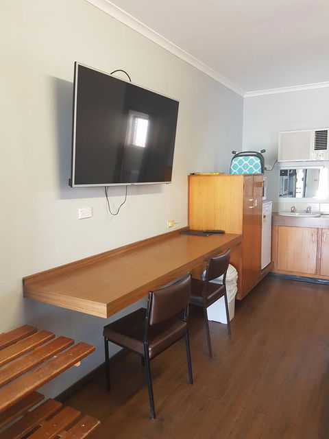 Safari Lodge Motel - Accommodation Gladstone 2
