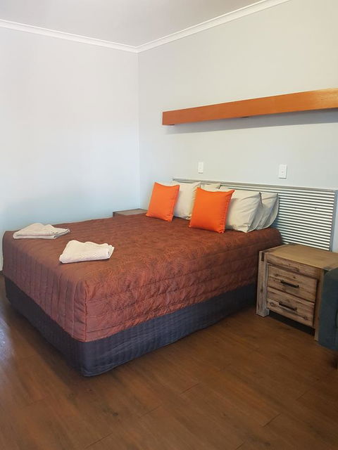 Safari Lodge Motel - Accommodation Gladstone 0