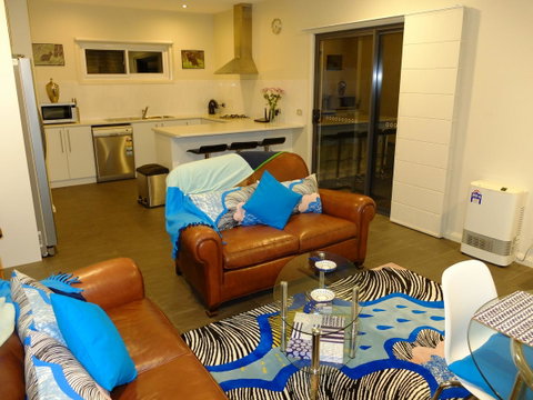 Rock Wallaby - Accommodation Gladstone 3