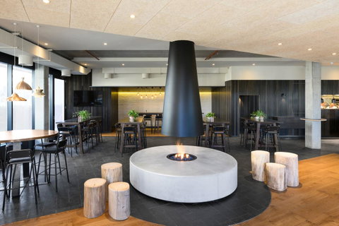 Burbury Hotel - Accommodation Gladstone 2