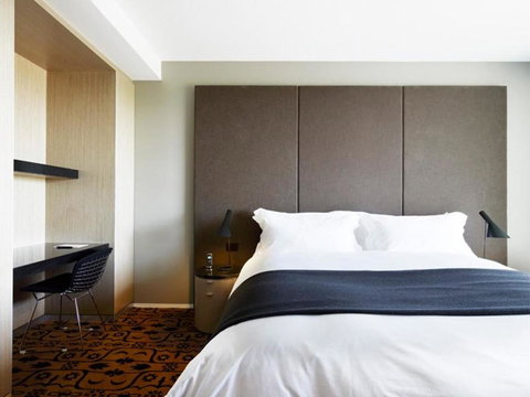 Burbury Hotel - Accommodation Gladstone 5