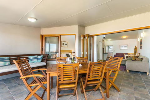 Lennox Holiday Apartments - Accommodation Gladstone 33