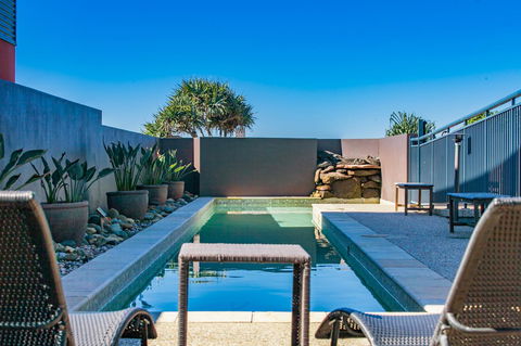 Lennox Holiday Apartments - Accommodation Gladstone 3