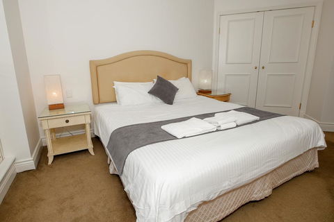 Bond 1603 - Accommodation Gladstone 3