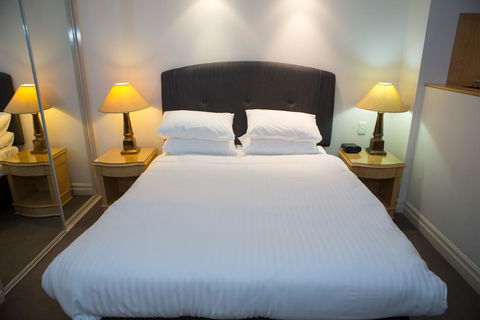 Bond 215 - Accommodation Gladstone 1