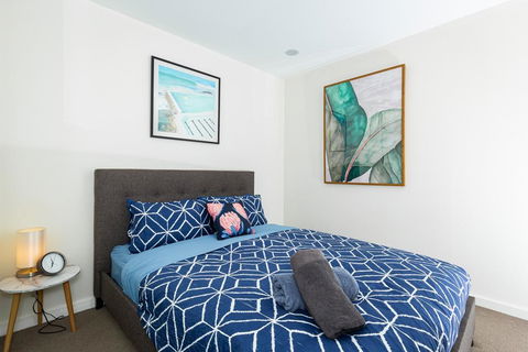 Bond Quarter Loft - Accommodation Gladstone 2