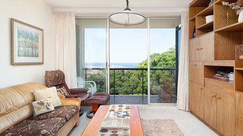Bondi Apt. For 4 With Panoramic Ocean And Park Views - Accommodation Gladstone 2