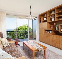 Bondi Apt. for 4 with Panoramic Ocean and Park Views - Accommodation Gladstone