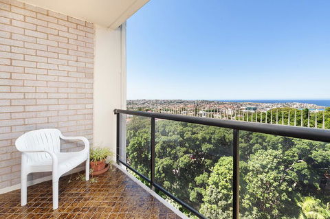 Bondi Apt. For 4 With Panoramic Ocean And Park Views - Accommodation Gladstone 1
