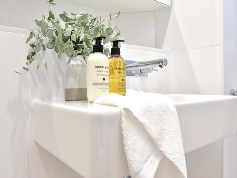 BONDI BEACH PAD-hosted By:L'Abode Accommodation - Accommodation Gladstone 2