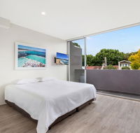 Bondi Beach Studio King Suite  Balcony - Accommodation Gladstone