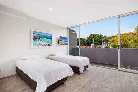 Bondi Beach Studio King Suite + Balcony - Accommodation Gladstone 1